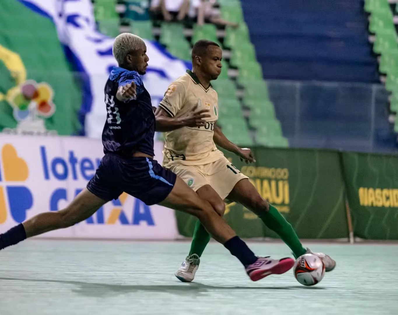 Partida entre Atlético-PI e Magé Futsal durante o Campeonato Brasileiro de Futsal 2026