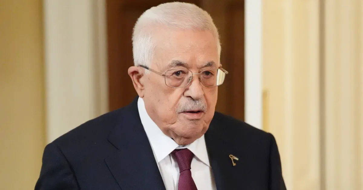Bandeira palestina ao fundo com símbolos eleitorais e urna representativa