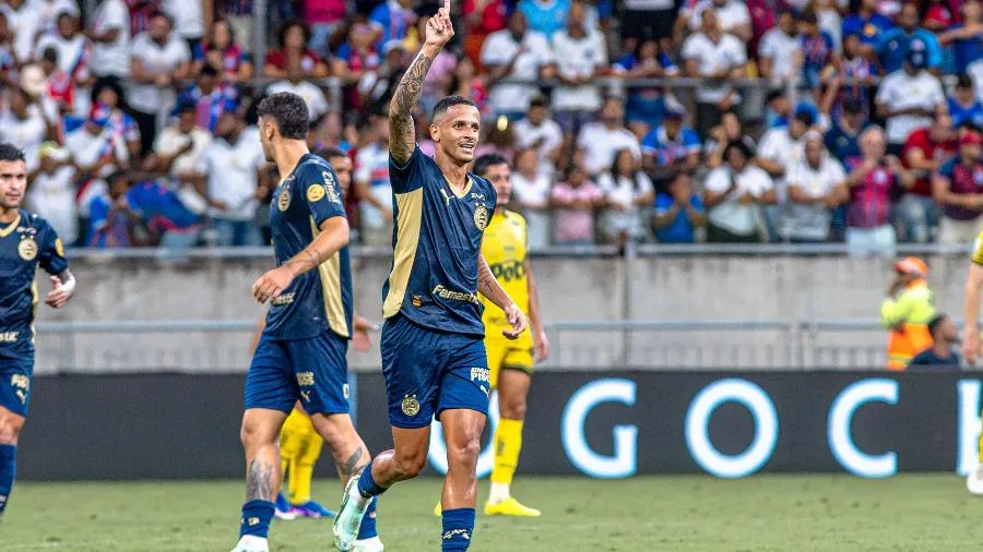 Jogador do Bahia comemora gol de vitória contra Mirassol em partida do Brasileirão