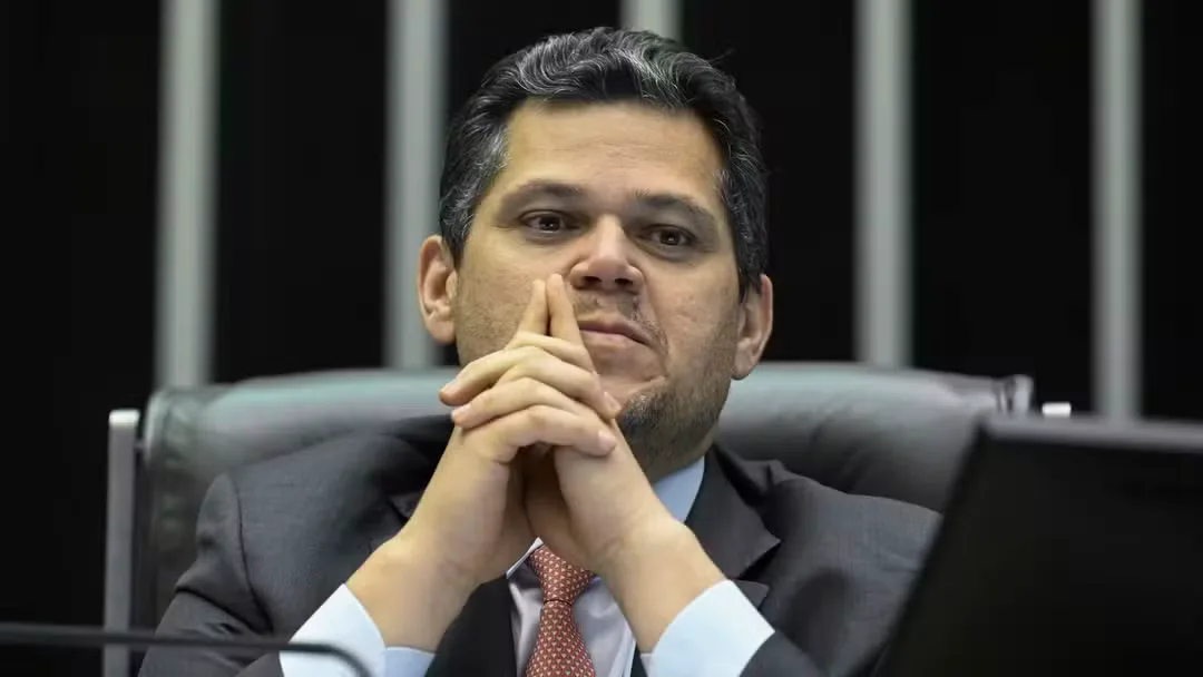 Alcolumbre diz a senadores que reuniu votos para aprovar fim da escala 6x1
