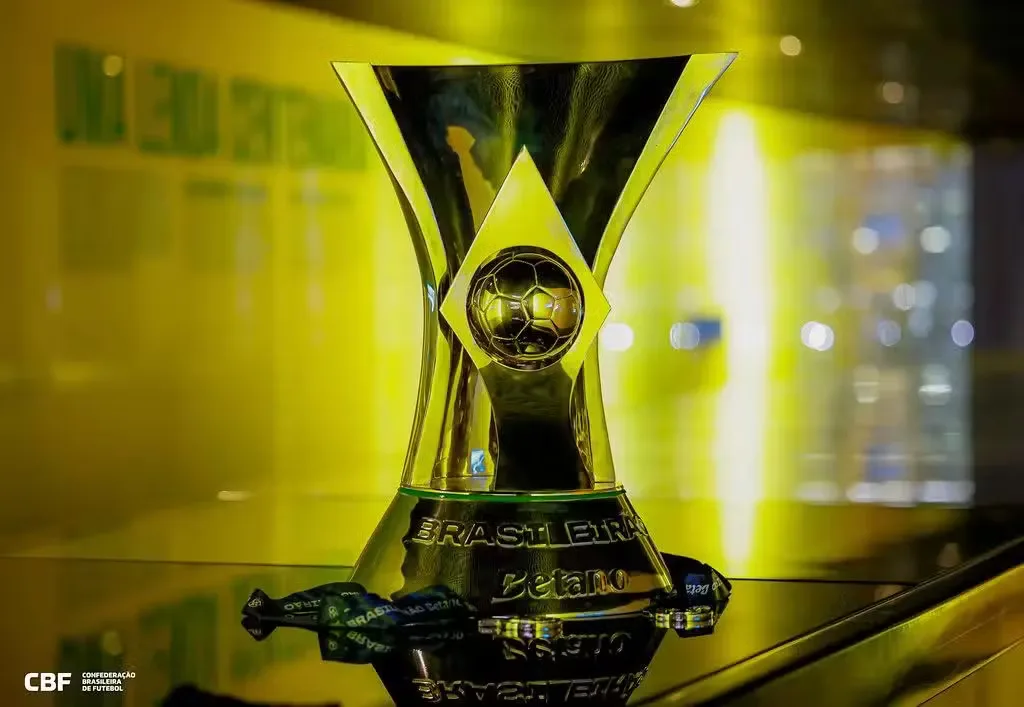 Calendário de competições de futebol com datas destacadas