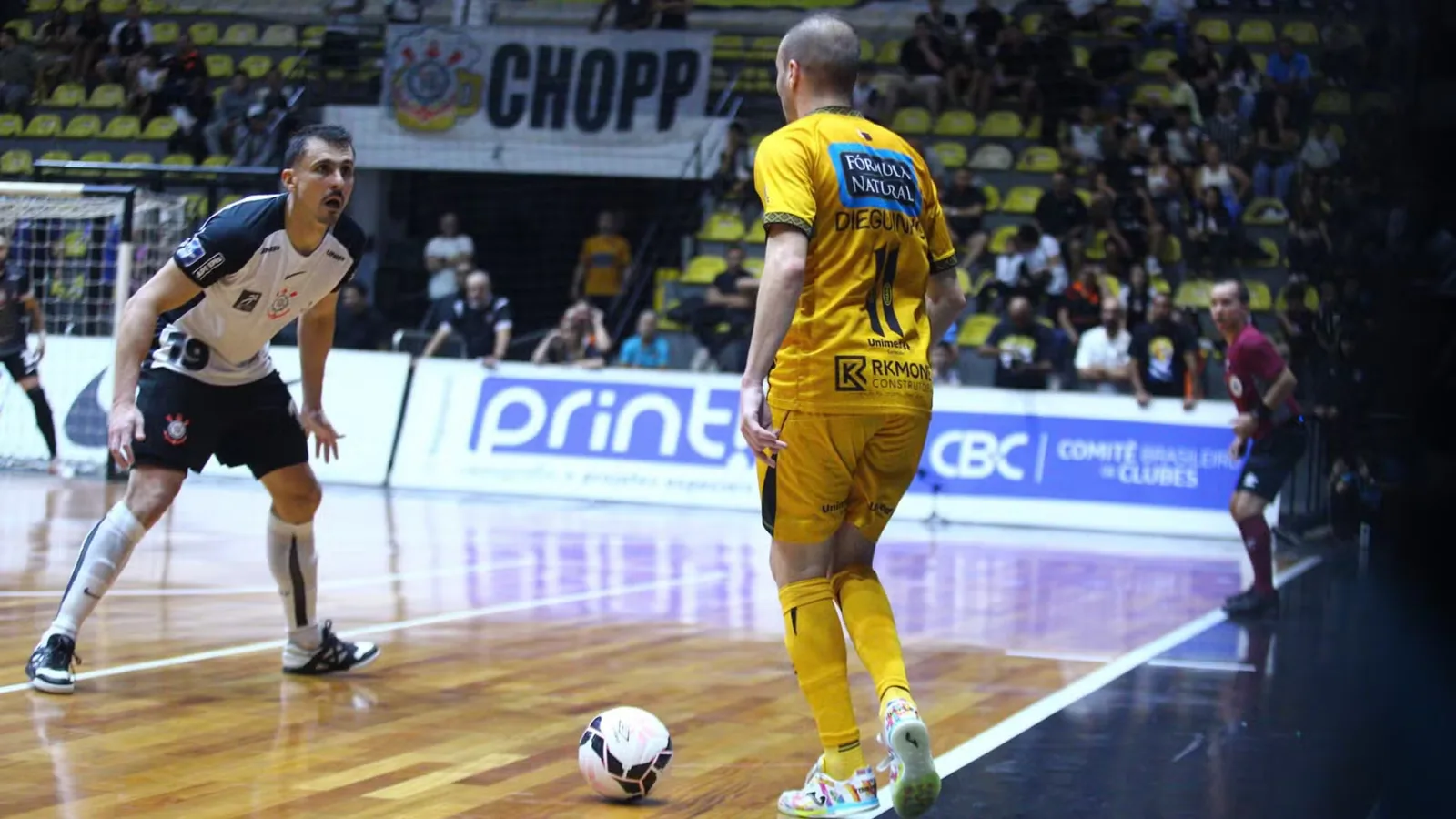 Partida entre Corinthians e Sorocaba pelas quartas de final da Liga Nacional de Futsal