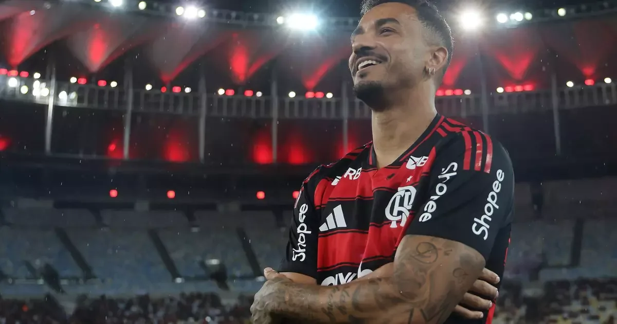 Zagueiro do Flamengo passa por exame médico após choque durante clássico contra Fluminense