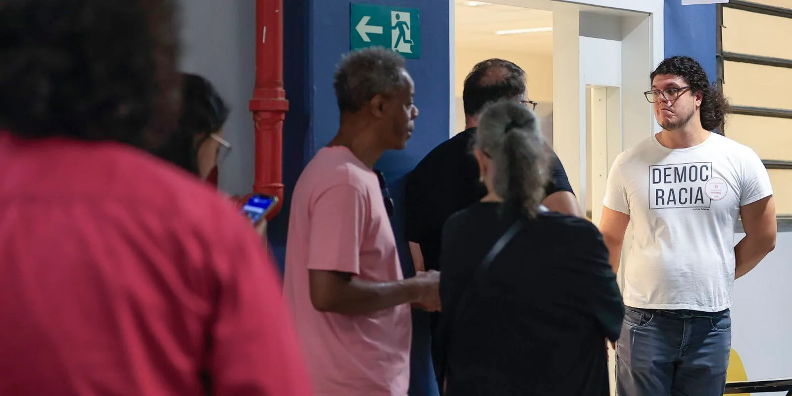 Seção eleitoral preparada para votação do primeiro turno das eleições 2026