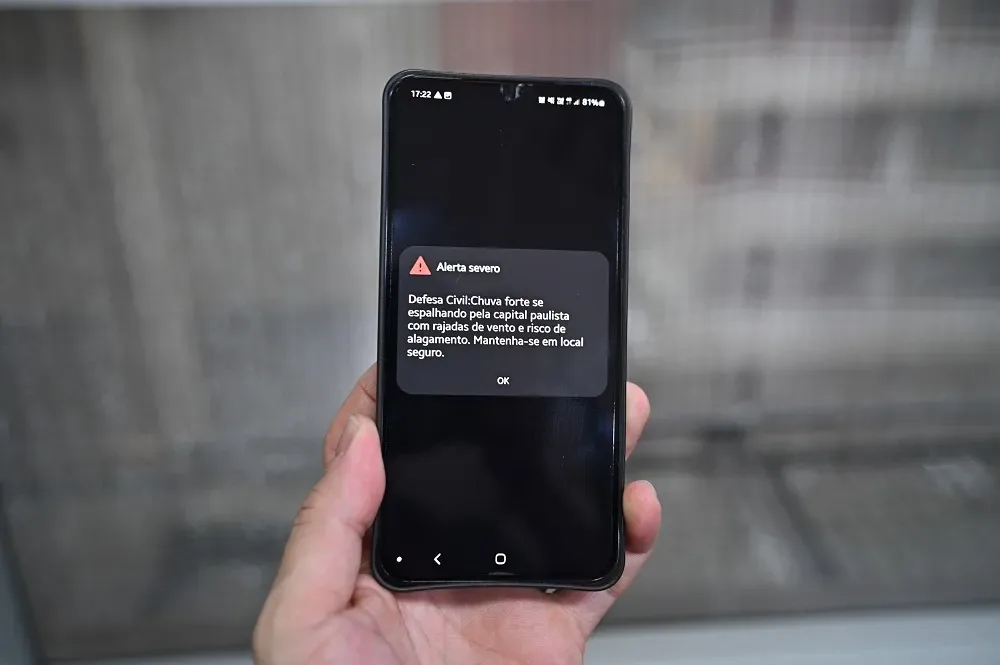 Chuva forte em São Paulo faz moradores receberem 'alerta severo' inédito no celular