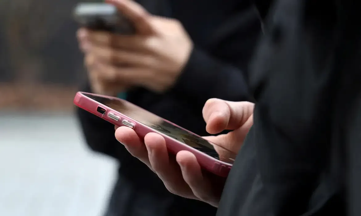 Representação de apostas online e transferência de valores bancários