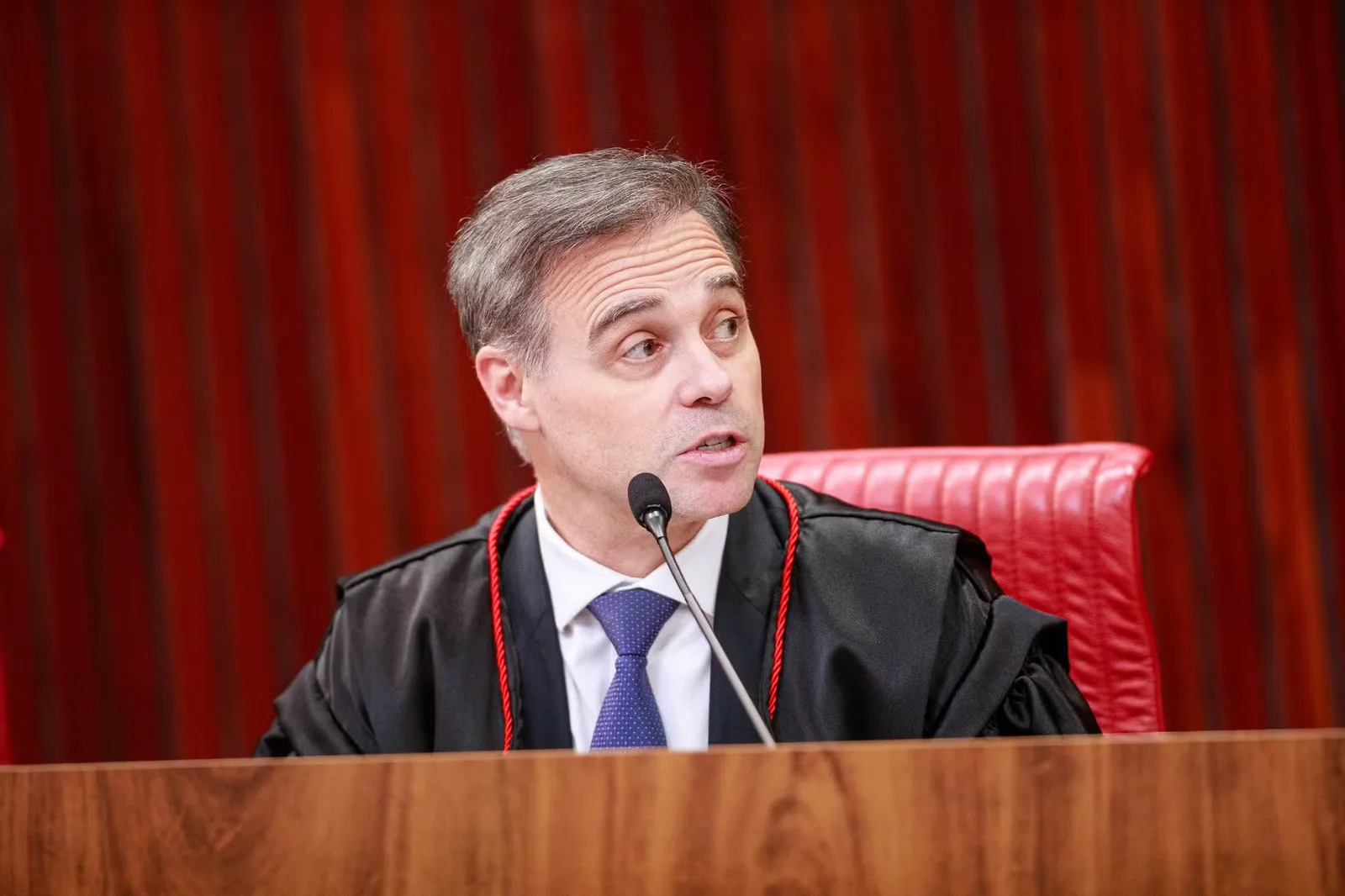 Ministro André Mendonça em sessão do Tribunal Superior Eleitoral