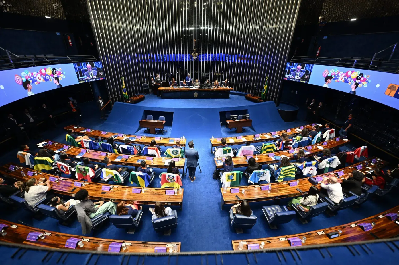 Grupo de políticos eleitos em 2026 representando novas gerações de herdeiros políticos no Congresso Nacional