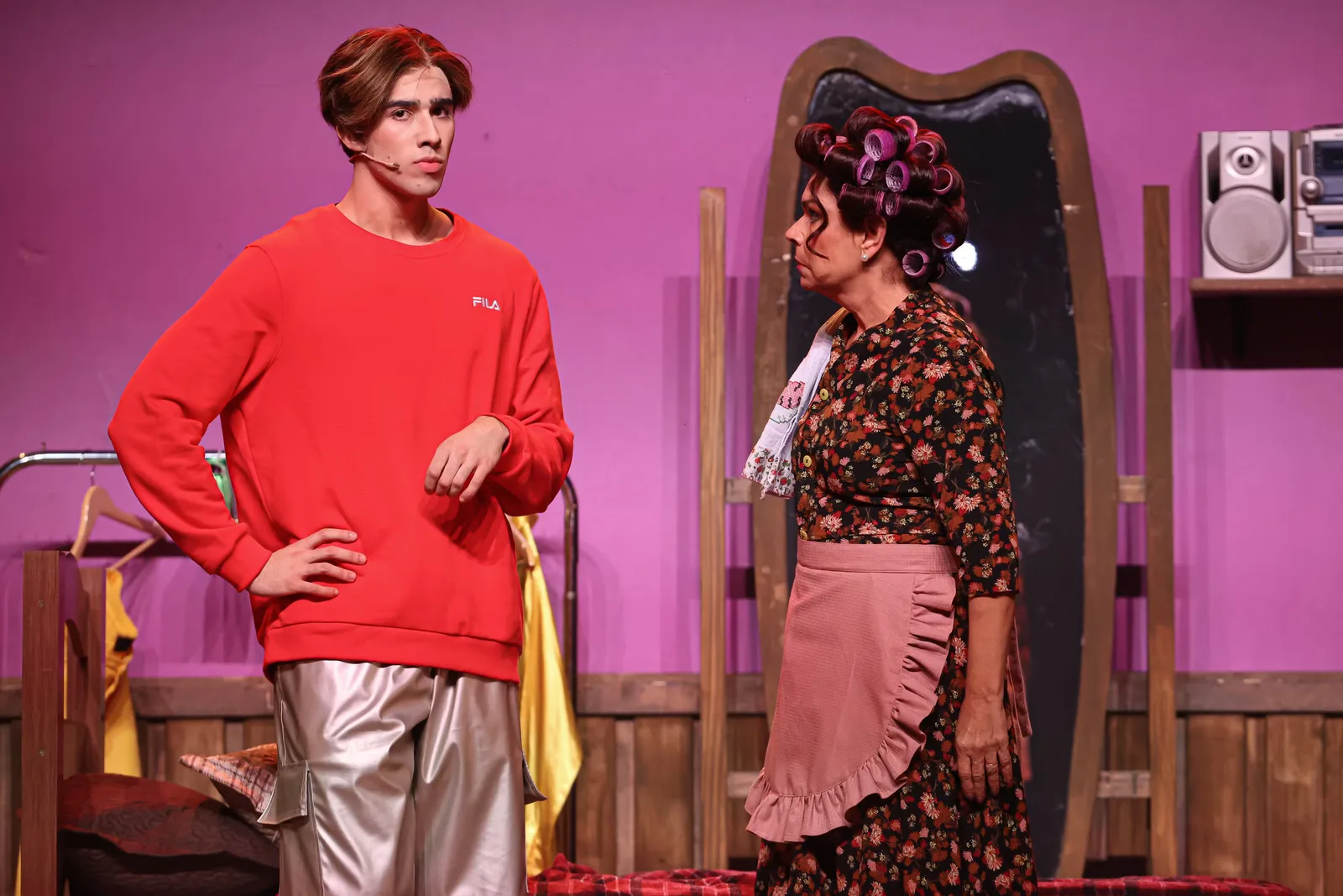 Cena do musical Meu Filho é um Musical no palco do Teatro Renault em São Paulo